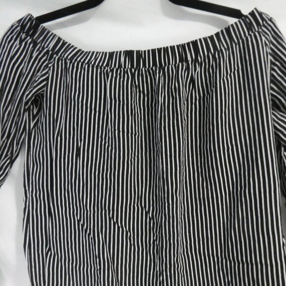 STREETWEAR SOCIETY | medium | Black and White Off The Shoulder Shirt - Picture 4 of 16